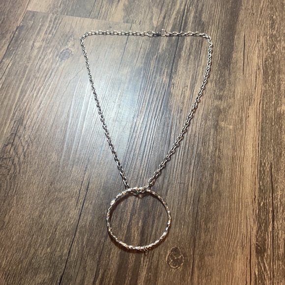 Textured circle silver chain inspired necklace - Picture 7 of 7